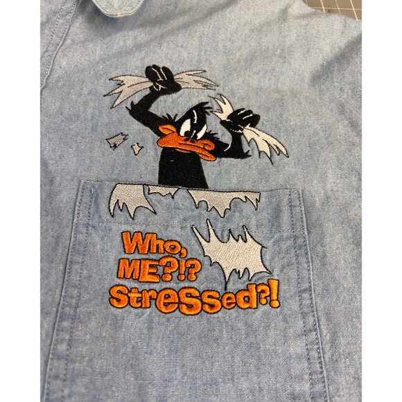 Warner Bros. Daffy Duck Button Down Shirt Men’s M “Who Me Stressed” Looney Tunes - Picture 2 of 6